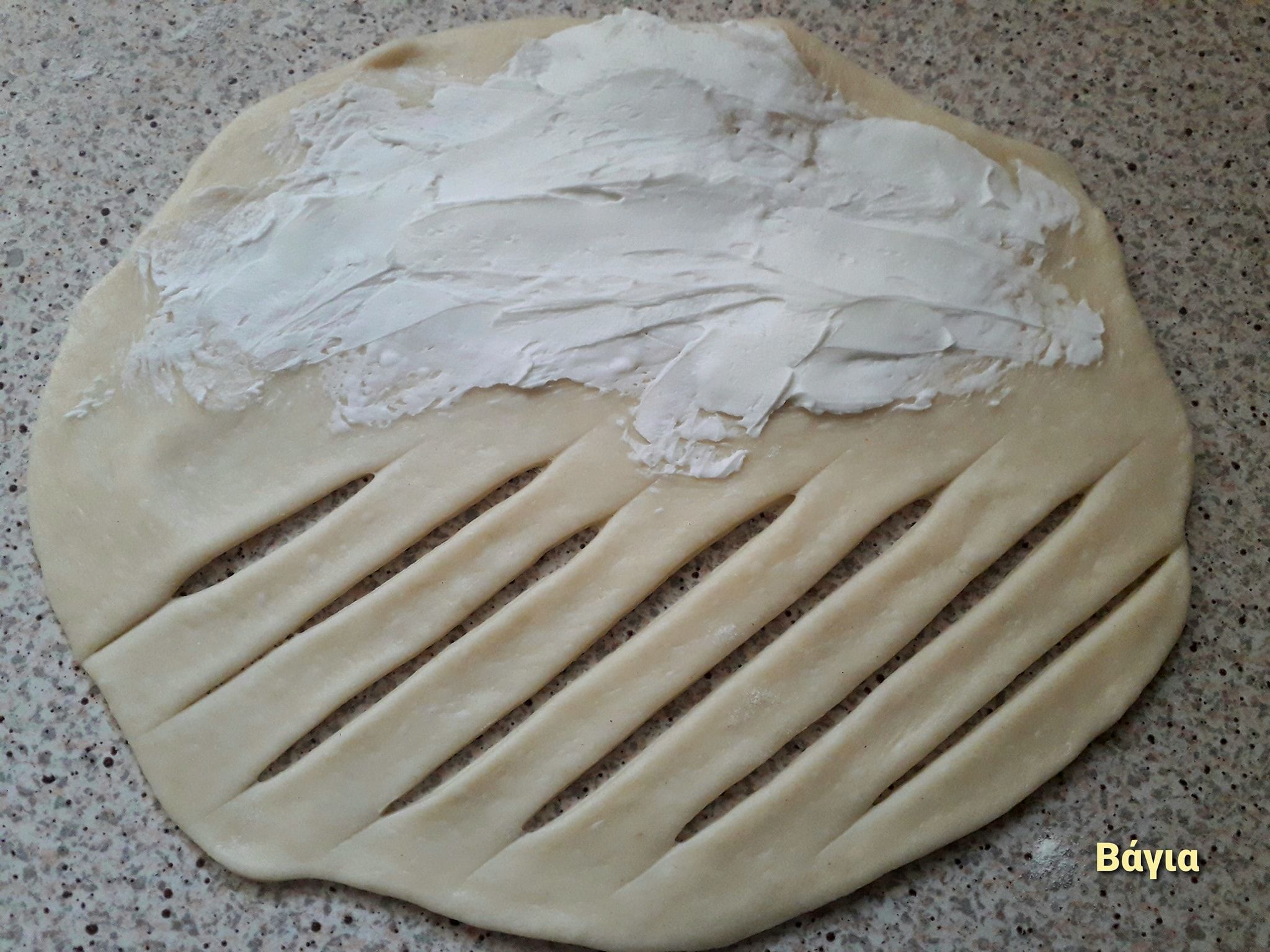 στριφτά-ψωμάκια-με-τυρί κρέμα-συνταγή- στριφτά-ψωμάκια-με-τυρί κρέμα-συνταγή-