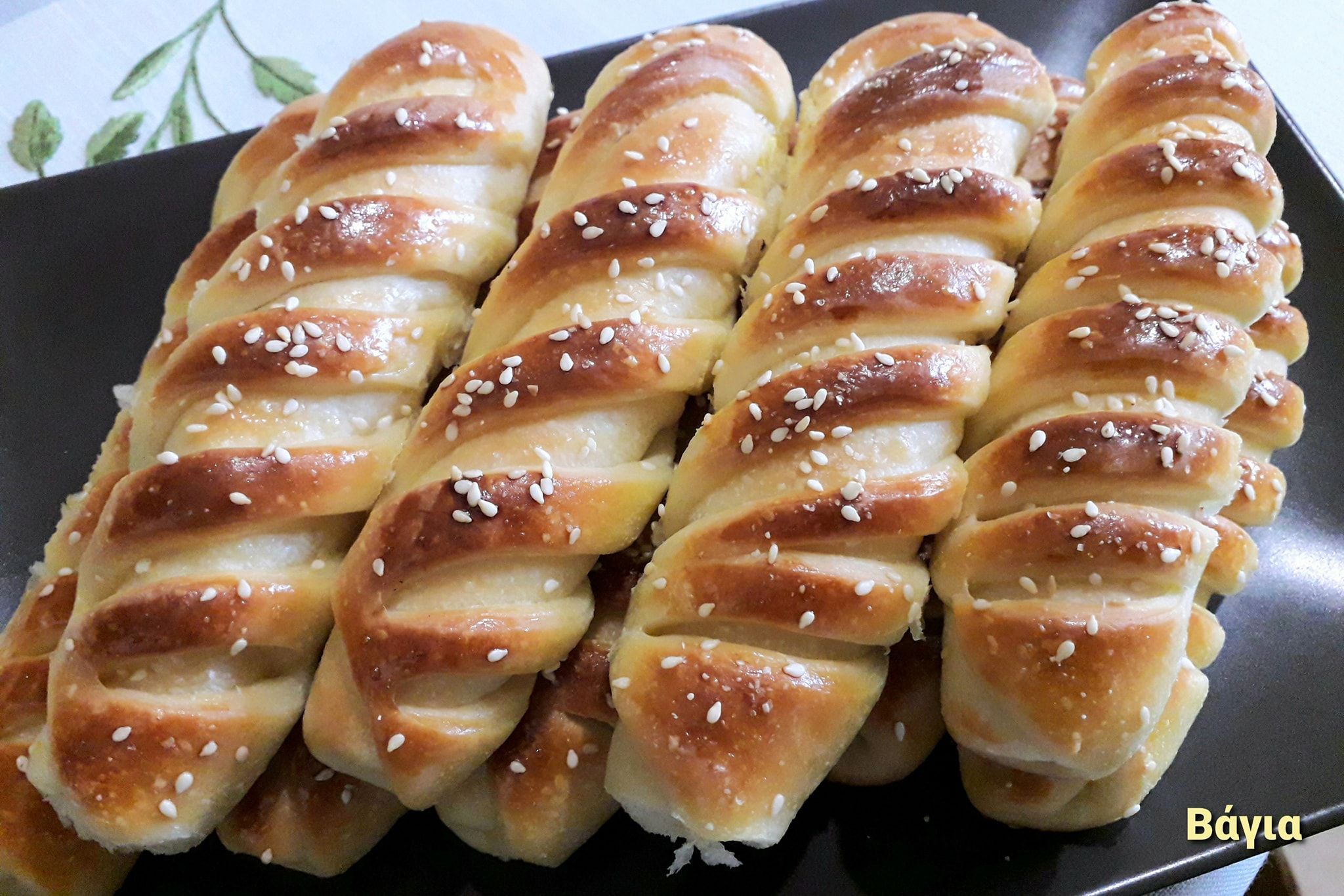 στριφτά-ψωμάκια-με-τυρί κρέμα-συνταγή- στριφτά-ψωμάκια-με-τυρί κρέμα-συνταγή-