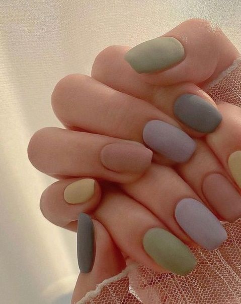 πολύχρωμα-παστέλ-ματ νύχια-ιδέες-