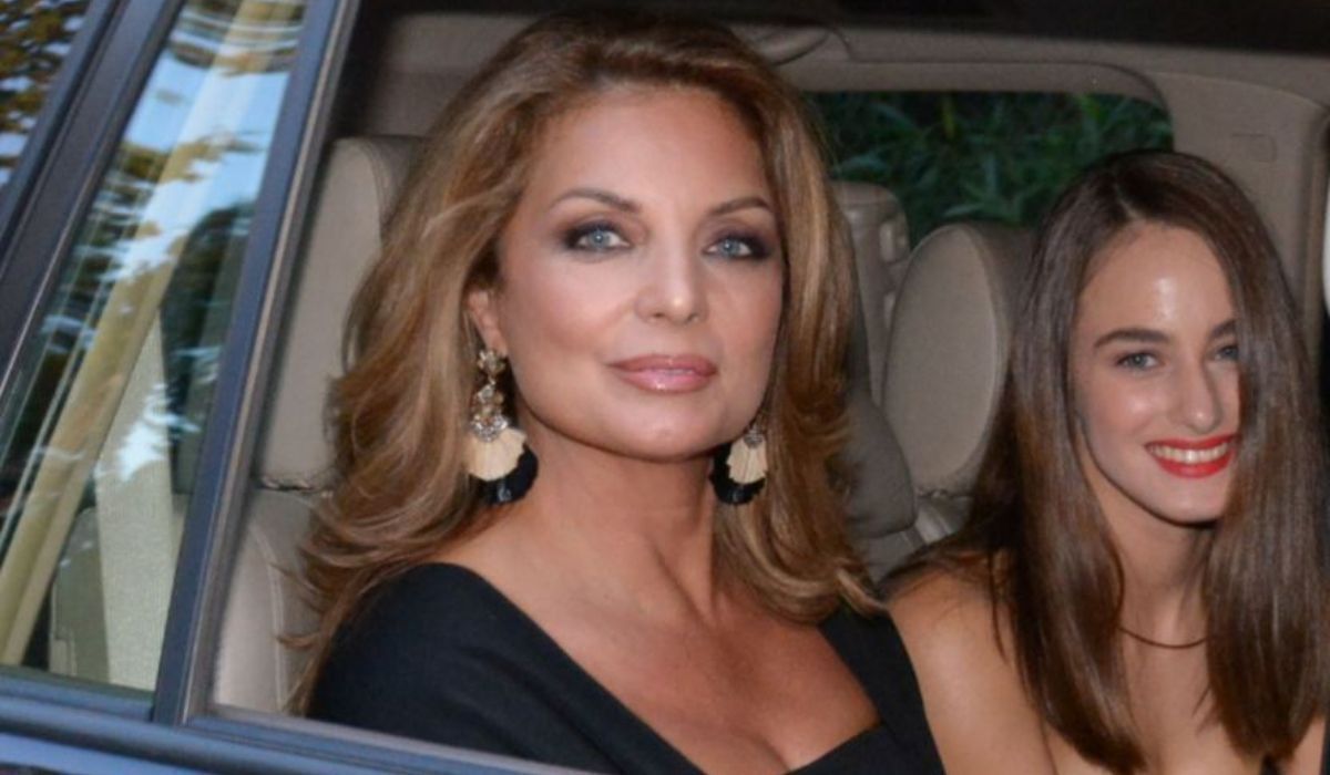 Άντζελα Γκερέκου : Η Αθηνά απο την Γη της Ελιάς στην θεατρική της πρεμιέρα – Ποιοι βρέθηκαν στο πλευρό της – Φωτογραφίες