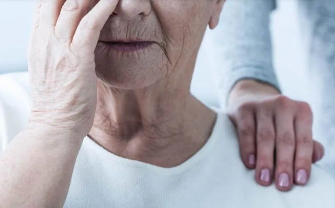 Νέα μελέτη αποκαλύπτει πως η νόσος Αλτσχάιμερ μπορεί να μεταδοθεί μεταξύ των ανθρώπων