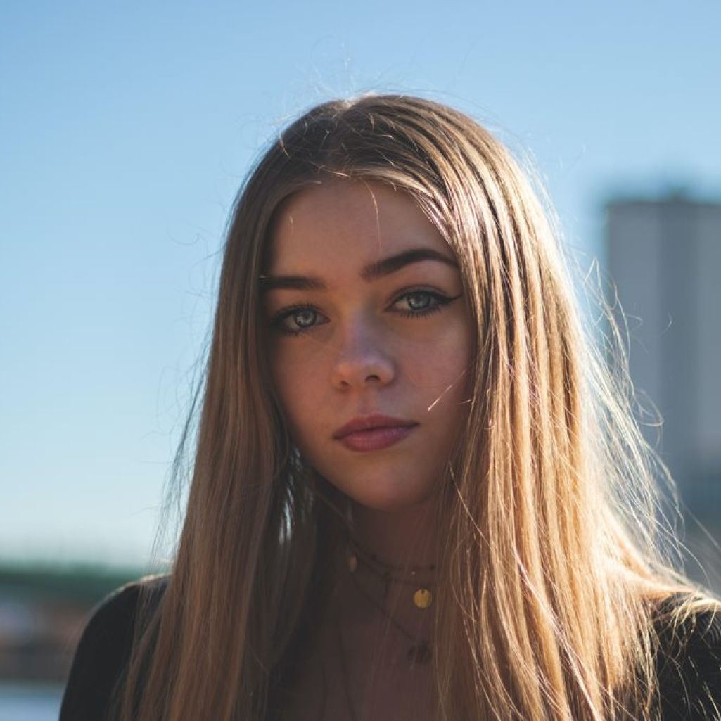 ο-άντρας-μου-είναι-καταπιεστικός-στην-έφηβη-κόρη-μας-