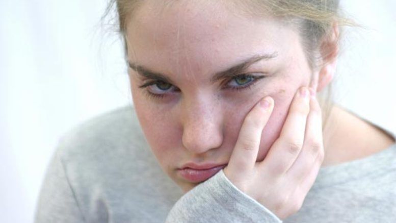 ο-άντρας-μου-είναι-καταπιεστικός-στην-έφηβη-κόρη-μας-