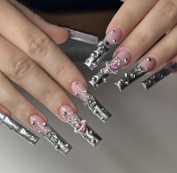 γαλλικό μανικιούρ-με-μεταλλικά-χρώματα-και-charms-ιδέες- γαλλικό μανικιούρ-με-μεταλλικά-χρώματα-και-charms-ιδέες-