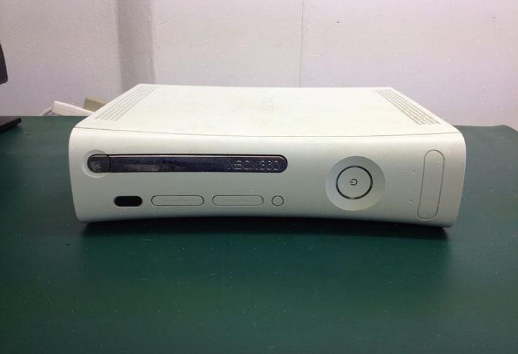 Σκόνη και συσσωρευμένη βρωμιά στο ps4 και το Xbox τα καλώδια και τα Joysticks: Πως να τα καθαρίσετε χωρίς να τα χαλάσετε