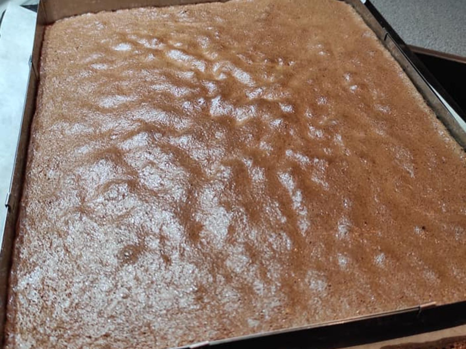 σοκολατένιο-παντεσπάνι-συνταγή-