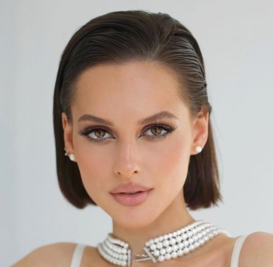 Χτενίσματα σε καρέ μαλλιά για σένα που νομίζεις ότι δεν έχεις πολλές επιλογές