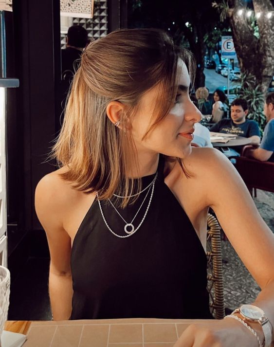 καρέ-μαλλιά-με-κλάμερ-και-τουφάκια-ιδέες-