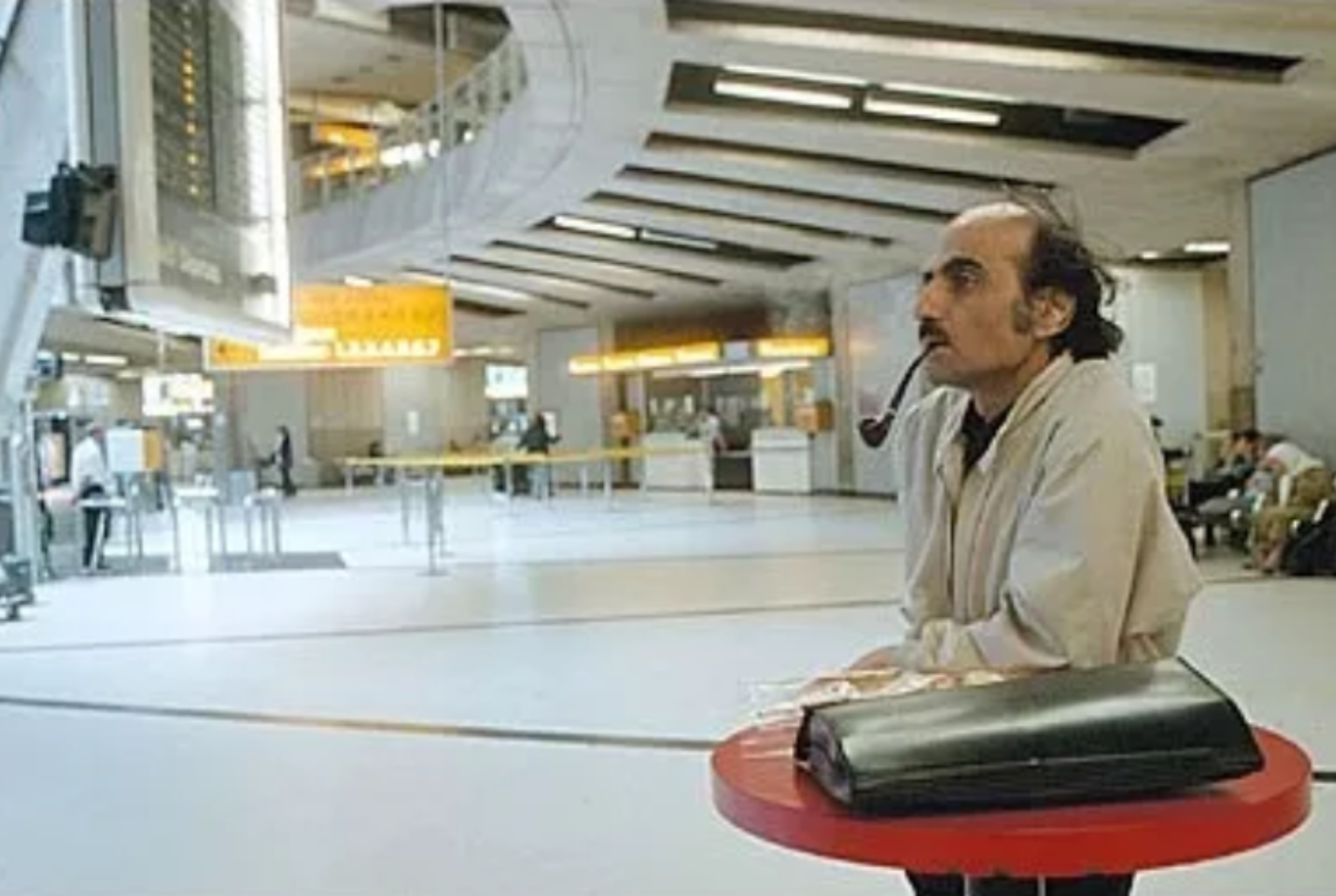 Mehran Karimi Nasseri: Η πραγματική ιστορία του ανθρώπου που έζησε 18 χρόνια σε ένα αεροδρόμιο και  ενέπνευσε την ταινία Terminal