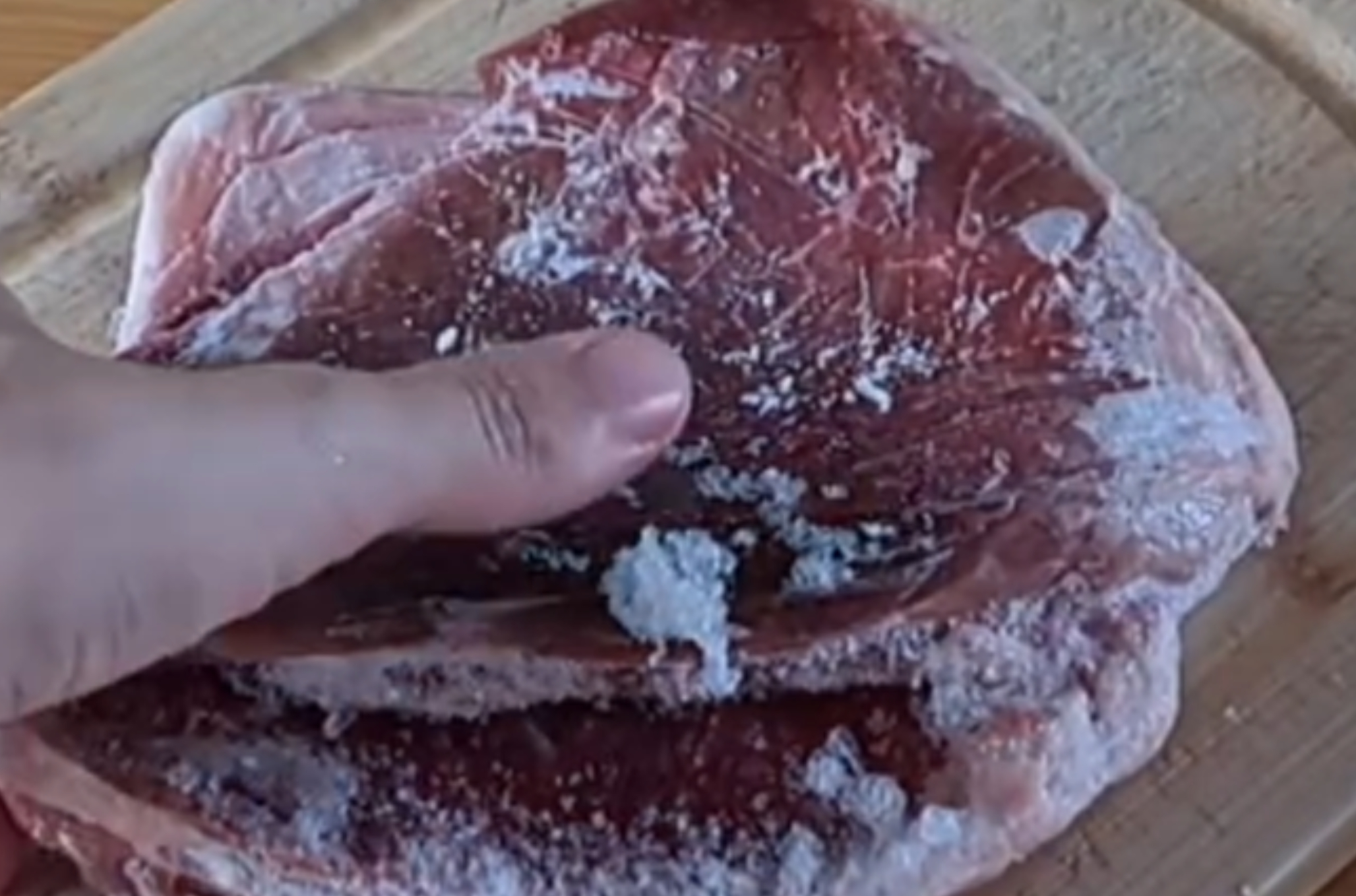 Πως να ξεπαγώσετε το παγωμένο κρέας σε μόλις 5 λεπτά