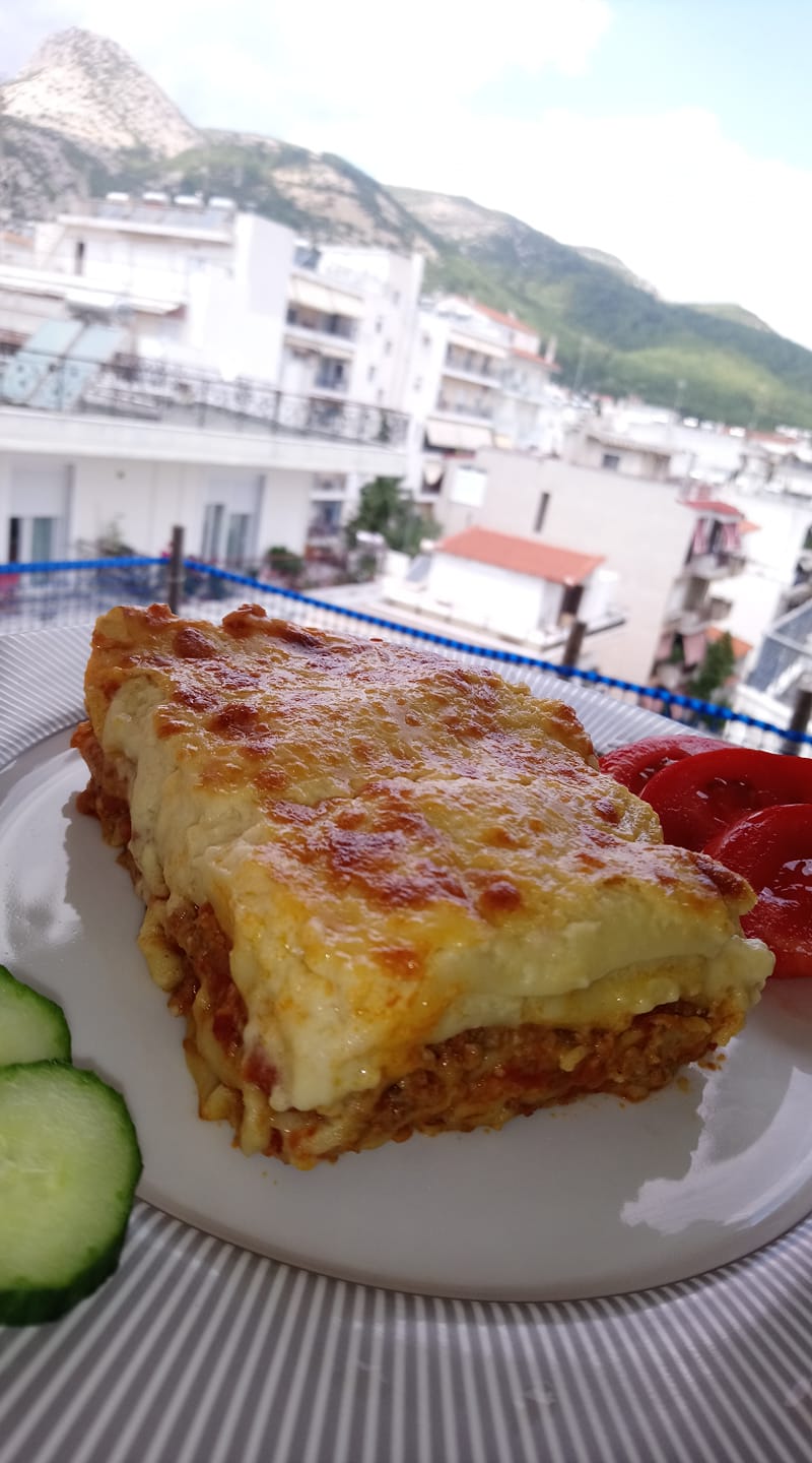 λαζάνια-με-μπεσαμέλ-από-την-Γκόλφω Νικολού-συνταγή-