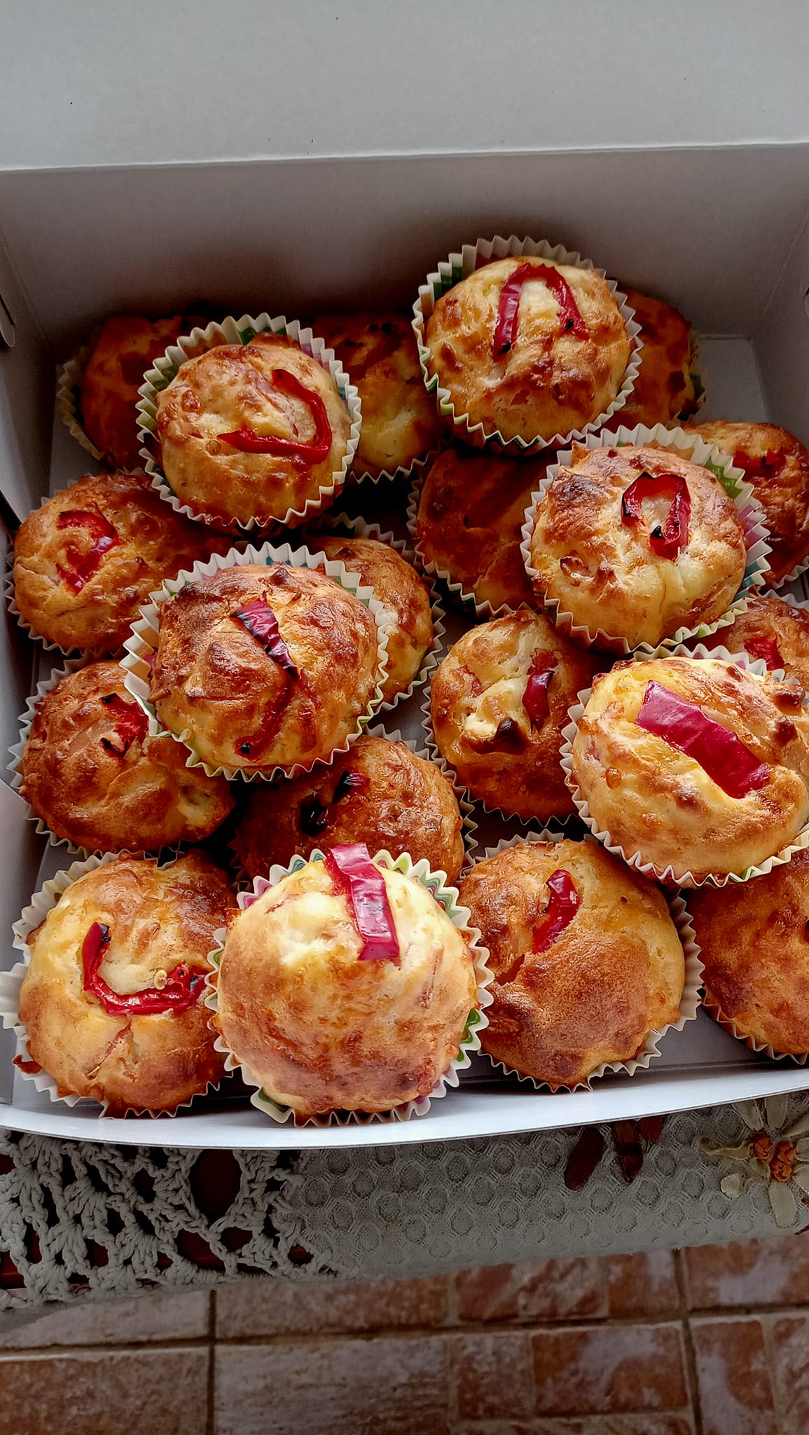 αλμυρά-muffins-με-τυριά-και-πιπεριές-συνταγή-