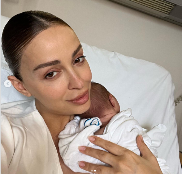 Eλενη Φουρέιρα : Γιόρτασε τα πρώτα του γενέθλια του παιδιού της και μας γυρνά ενα χρόνο πίσω