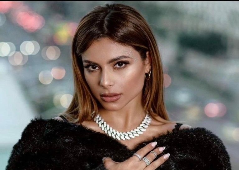 Ελευθερία Ελευθερίου : Αποχώρησε από το νυχτερινό κέντρο όπου εμφανίζονταν με τον Τριαντάφυλλο