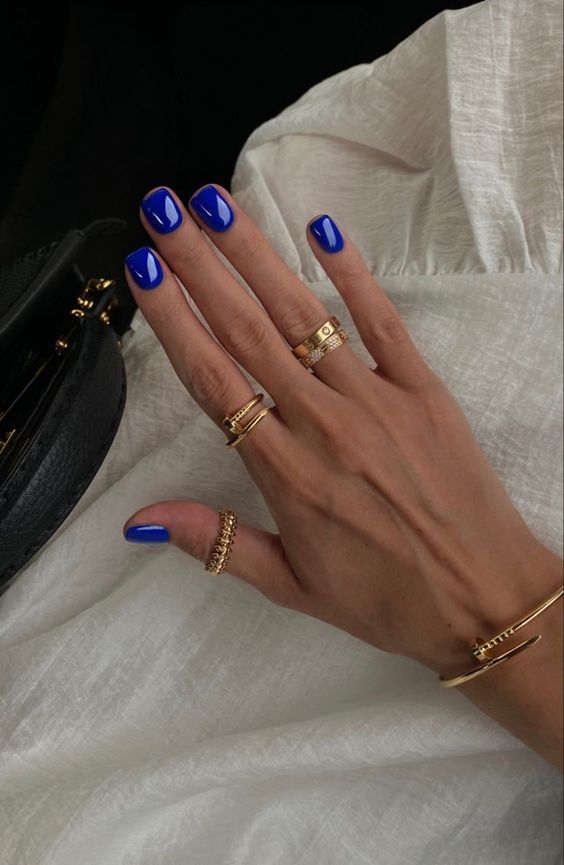 μπλε ηλεκτρίκ-κοντά νύχια-ιδέες- μπλε ηλεκτρίκ-κοντά νύχια-ιδέες-