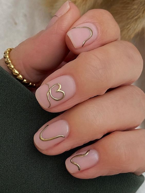 ματ-ροζ-κοντά-νύχια-με-χρυσά-μεταλλικά-σχέδια-ιδέες- ματ-ροζ-κοντά-νύχια-με-χρυσά-μεταλλικά-σχέδια-ιδέες-