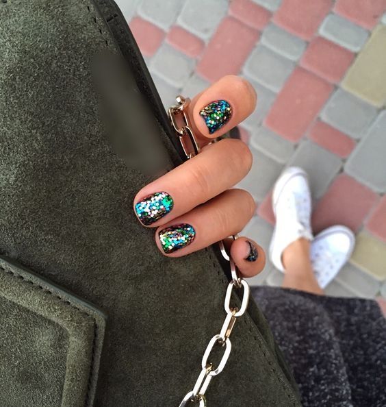 χρωματιστή-παγιέτα-σε-κοντά νύχια-ιδέες- χρωματιστή-παγιέτα-σε-κοντά νύχια-ιδέες-