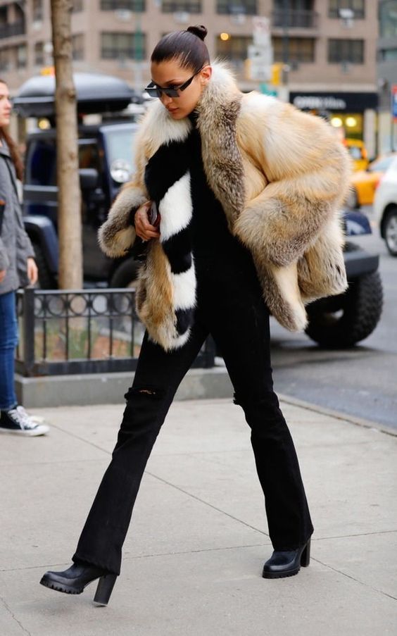 Oversized γούνες: 15 ιδέες για μοντέρνο ντύσιμο με την Νο1 τάση του Χειμώνα