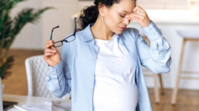 θολή-όραση-στην-εγκυμοσύνη-συμπτώματα-αντιμετώπιση-