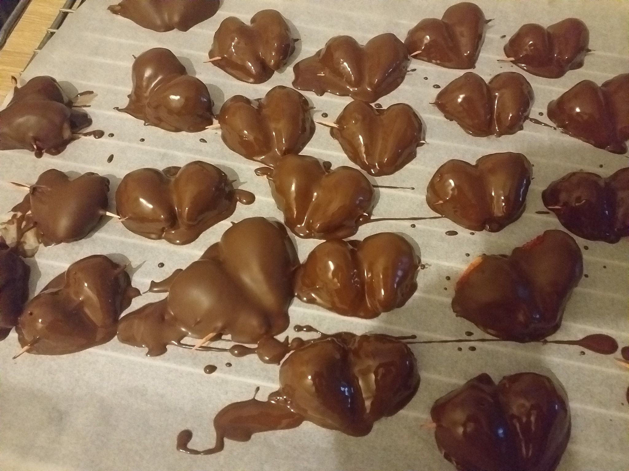 σοκολατάκια-καρδούλες-με-φράουλες-για-του-Αγίου Βαλεντίνου-συνταγή- σοκολατάκια-καρδούλες-με-φράουλες-για-του-Αγίου Βαλεντίνου-συνταγή-