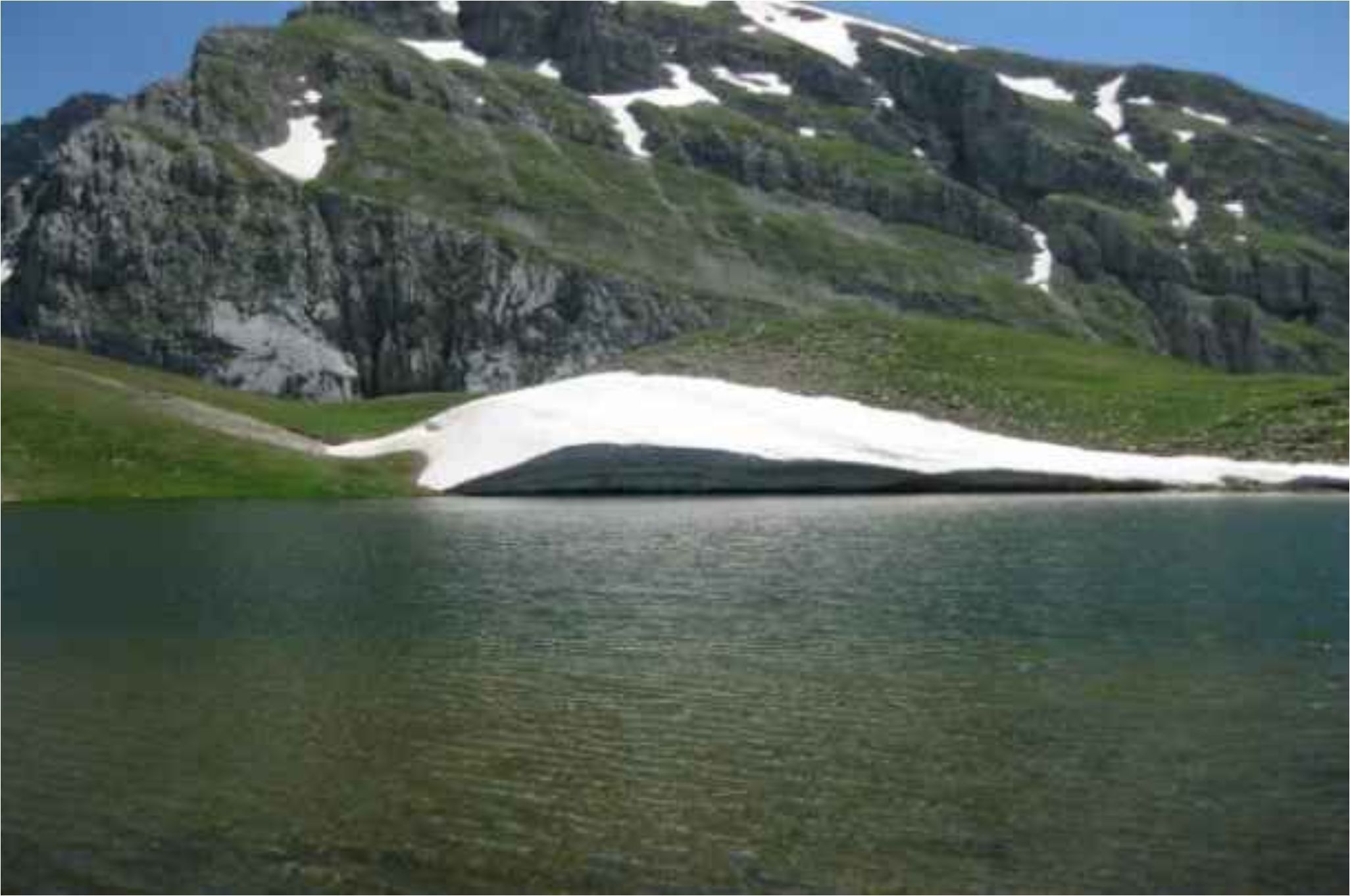 Απόδραση στις μυθικές Δρακόλιμνες όλης της Ελλάδας