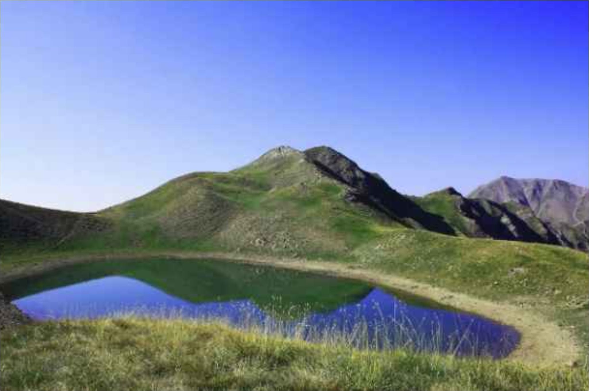 Απόδραση στις μυθικές Δρακόλιμνες όλης της Ελλάδας
