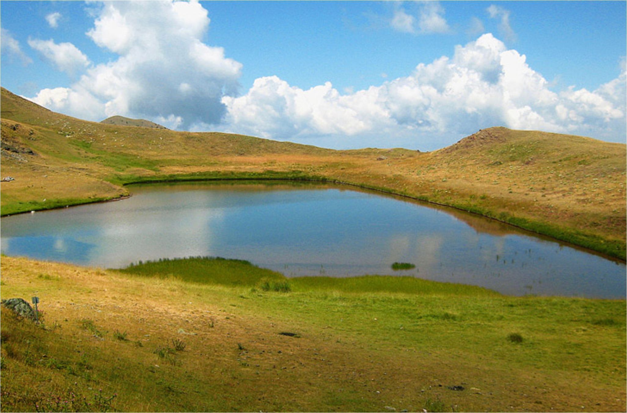 Απόδραση στις μυθικές Δρακόλιμνες όλης της Ελλάδας