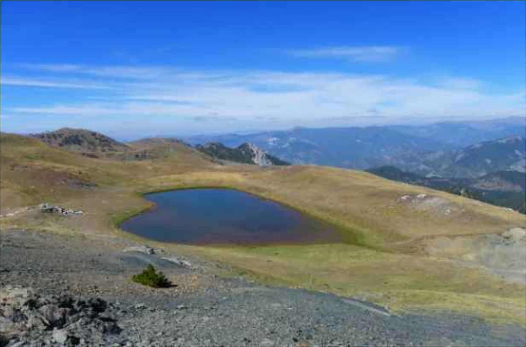 Απόδραση στις μυθικές Δρακόλιμνες όλης της Ελλάδας