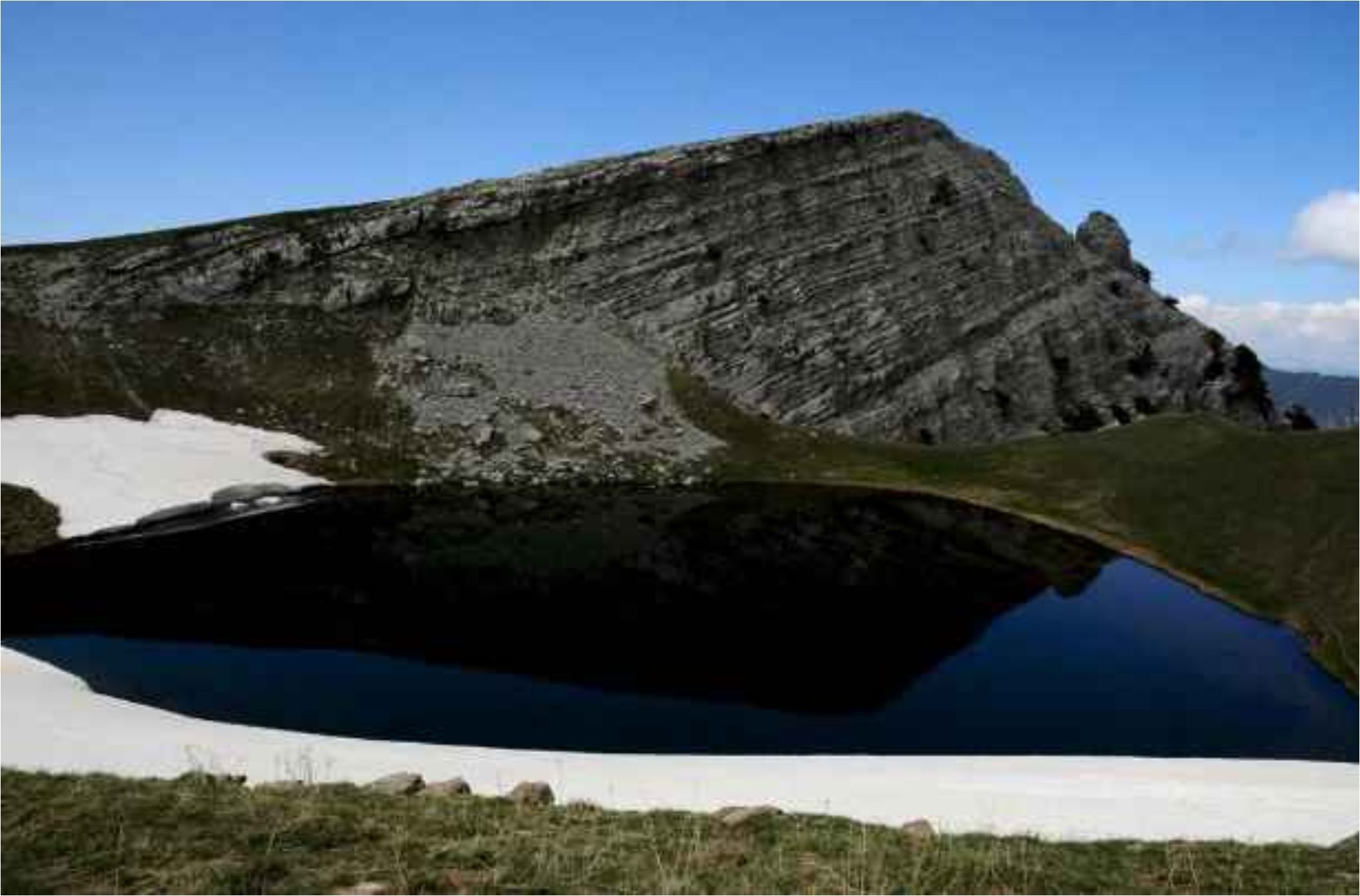 Απόδραση στις μυθικές Δρακόλιμνες όλης της Ελλάδας