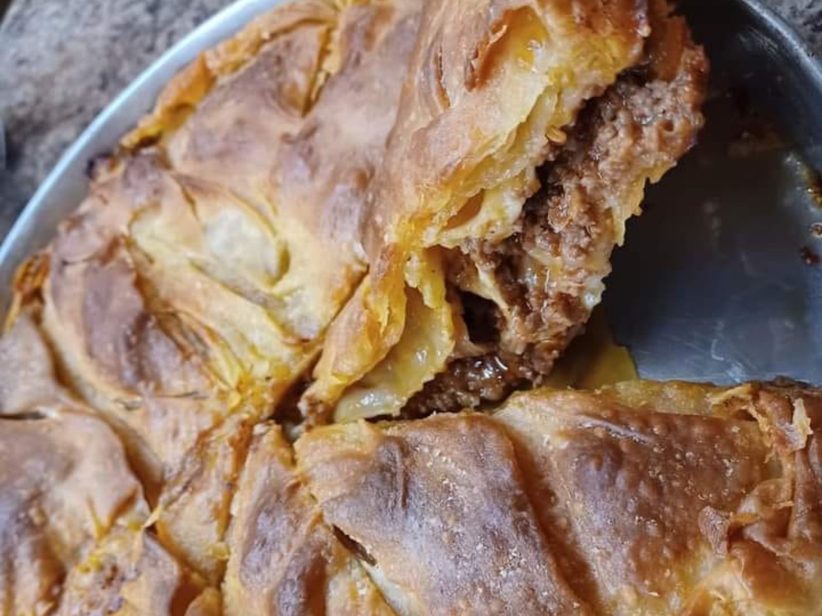 κιμαδόπιτα-με-χωριάτικο φύλλο-συνταγή-