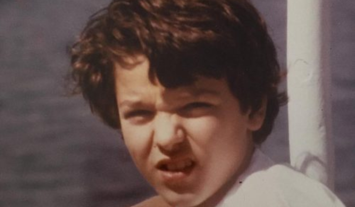 Το Παιδι  της φωτογραφίας είναι γνωστός Έλληνας ηθοποιός – Μπορείτε να τον αναγνωρίσετε;
