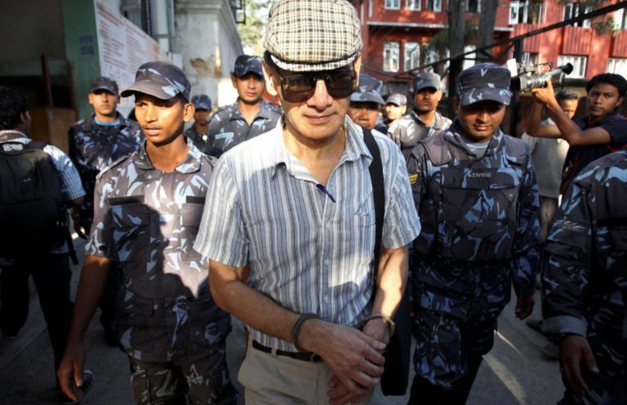 The Serpent: Η ανατριχιαστική ιστορία του κατά συρροή δολοφόνου Charles Sobhraj που έγινε σειρά στο Netflix 