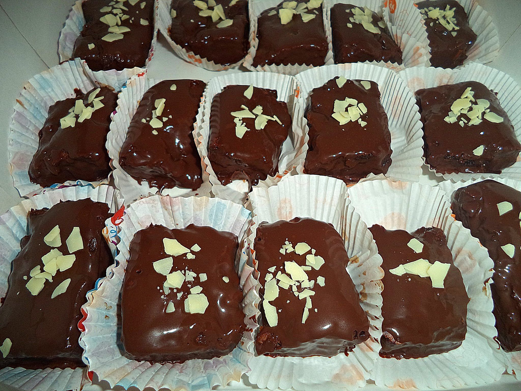 ατομικά-brownies-με-καραμέλες γάλακτος-συνταγή- ατομικά-brownies-με-καραμέλες γάλακτος-συνταγή-