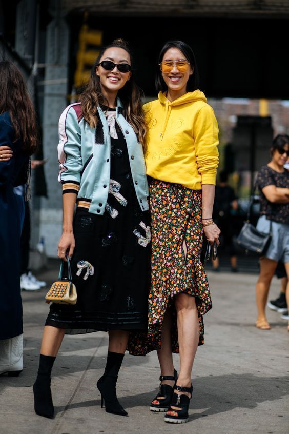 κίτρινο-φούτερ-με-φλοράλ-φούστα-ιδέες-