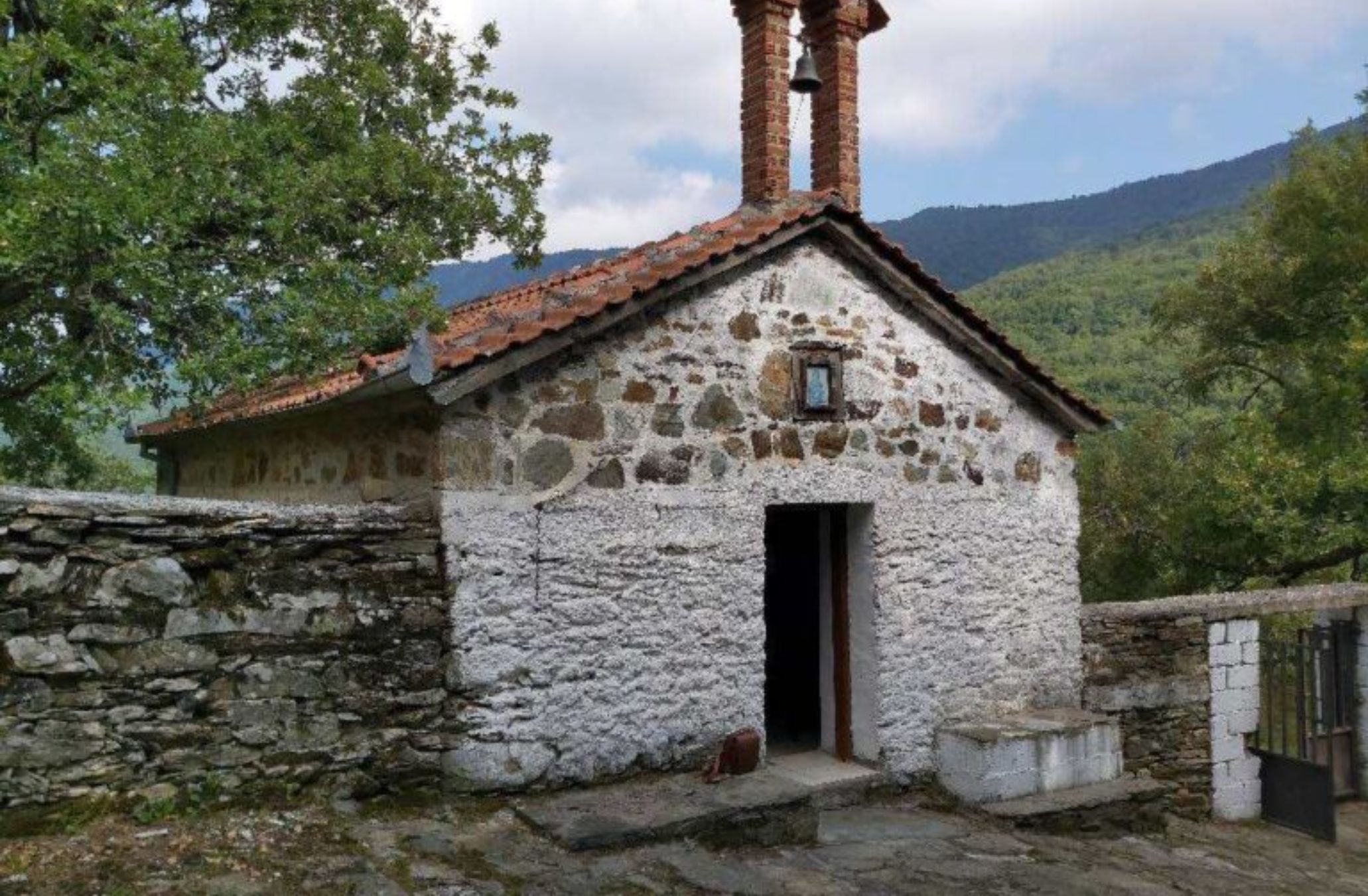 Μόρνα: Το στοιχειωμένο χωριό οι θρύλοι και το επτασφράγιστο μυστικό των κατοίκων που θυμίζει θρίλερ