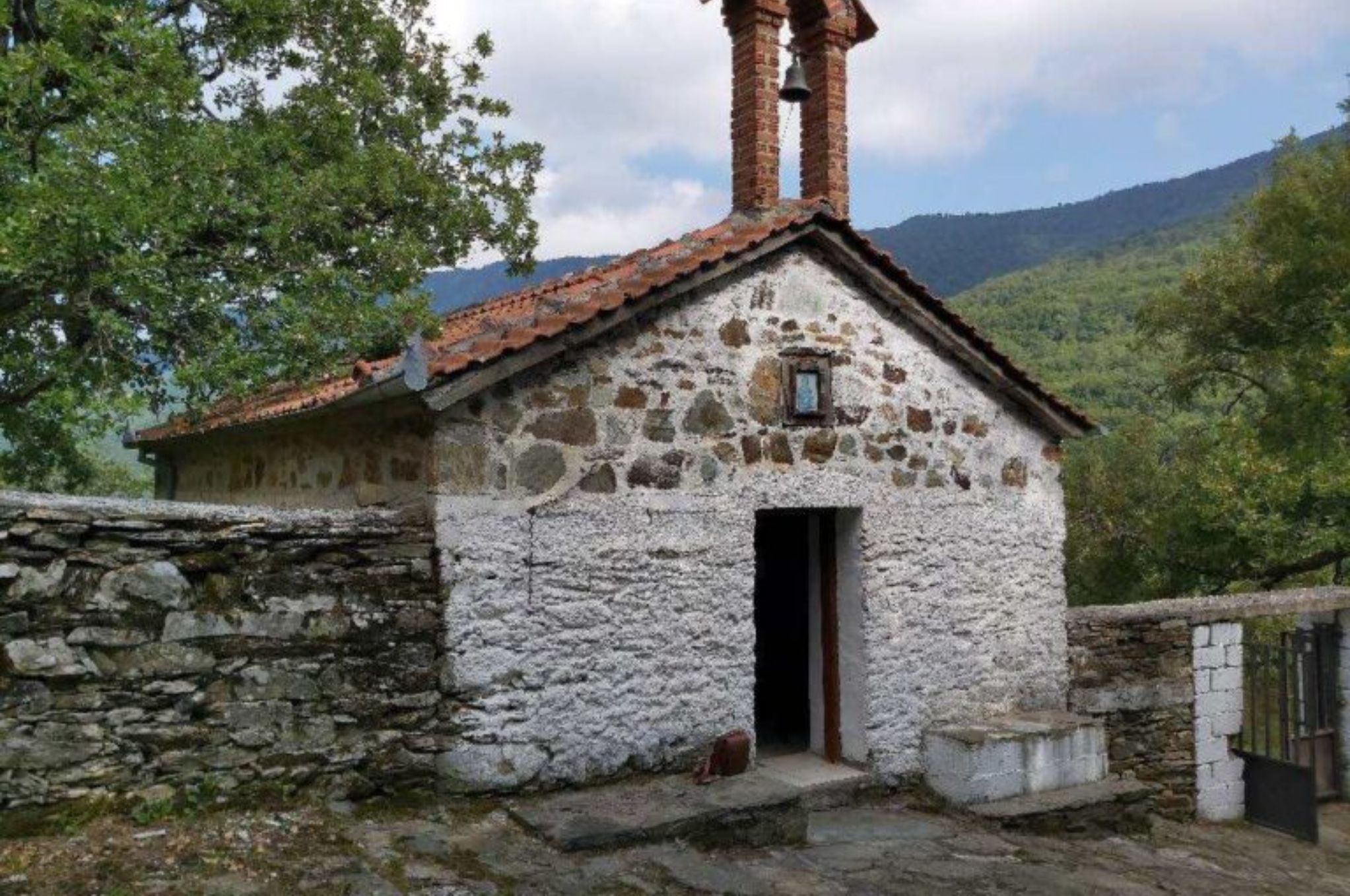 Μόρνα: Το στοιχειωμένο χωριό οι θρύλοι και το επτασφράγιστο μυστικό των κατοίκων που θυμίζει θρίλερ