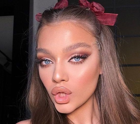 κόκκινα-φιογκάκια-στα-μαλλιά-ιδέες-