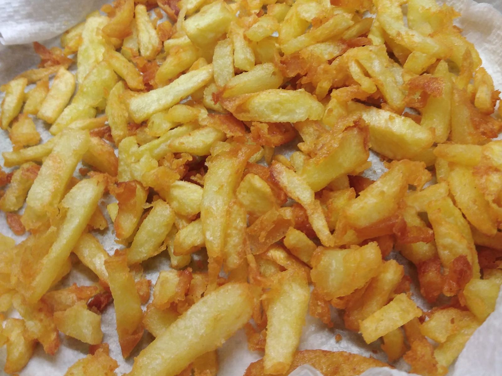 Τραγανές τηγανιτές πατάτες με κορν φλάουρ