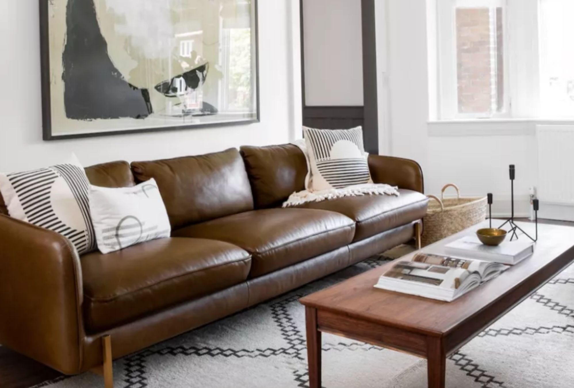 Λαδιές μελάνι και δύσκολοι λεκέδες στα δερμάτινα έπιπλα: Πως να τα κάνετε σαν καινούρια