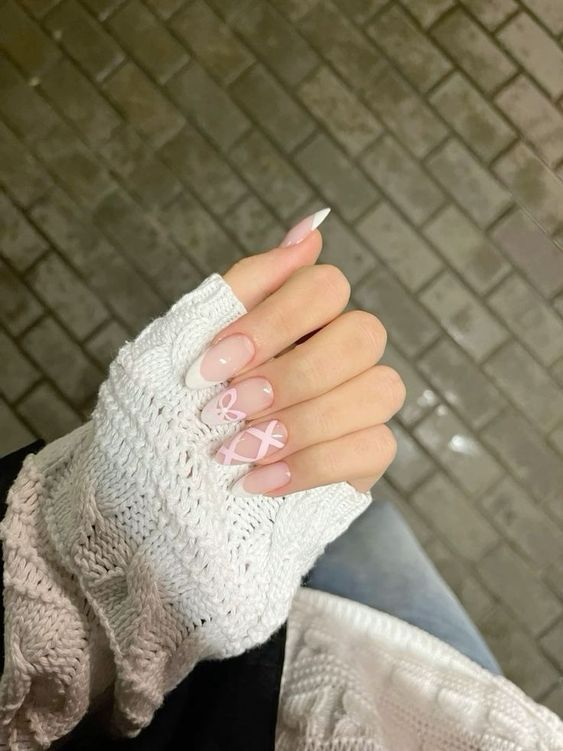 Ballet nails: Το ρομαντικό μανικιούρ εμπνευσμένο από τα χρώματα της μπαλαρίνας την Άνοιξη 2024