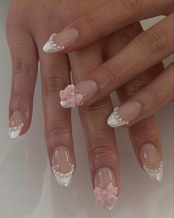 ballet nails-με-charms-σε-γαλλικό μανικιούρ-ιδέες-