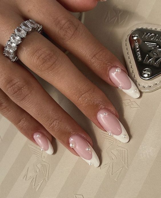 ballet nails-με-στρας-σε-γαλλικό μανικιούρ-ιδέες-