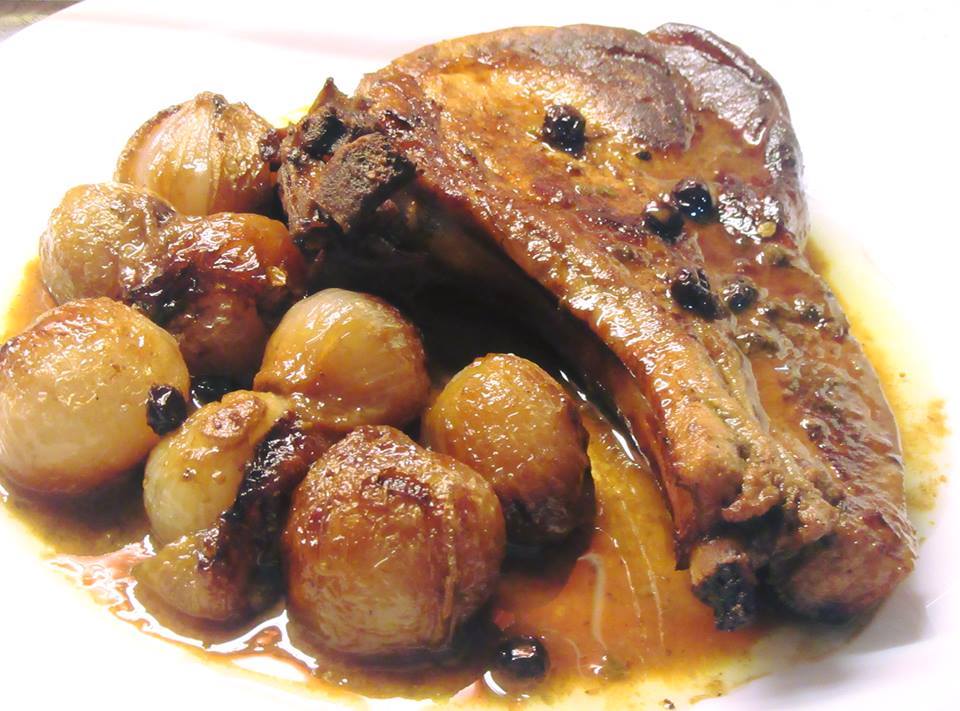 κρασάτες-χοιρινές μπριζόλες-με-κρεμμύδια-συνταγή- κρασάτες-χοιρινές μπριζόλες-με-κρεμμύδια-συνταγή-