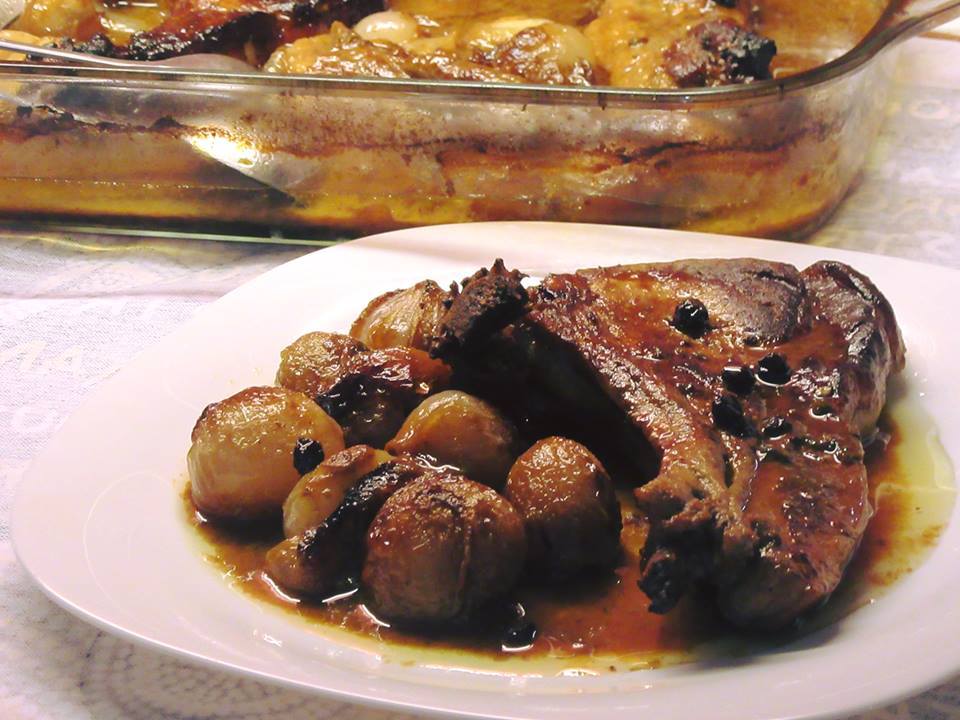 κρασάτες-χοιρινές μπριζόλες-με-κρεμμύδια-συνταγή- κρασάτες-χοιρινές μπριζόλες-με-κρεμμύδια-συνταγή-