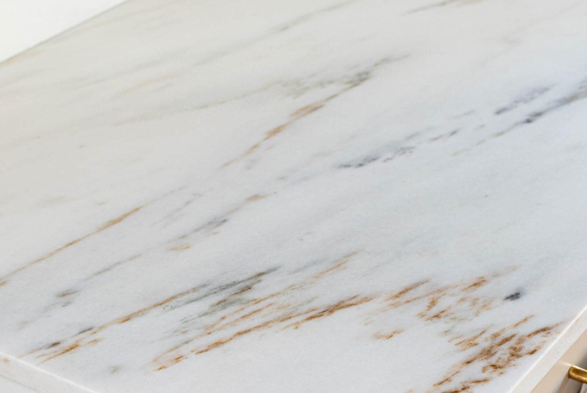 Βρώμικος μαρμάρινος πάγκος κουζίνας: Τρία μυστικά από clean expert για να γίνουν σαν καινούριοι