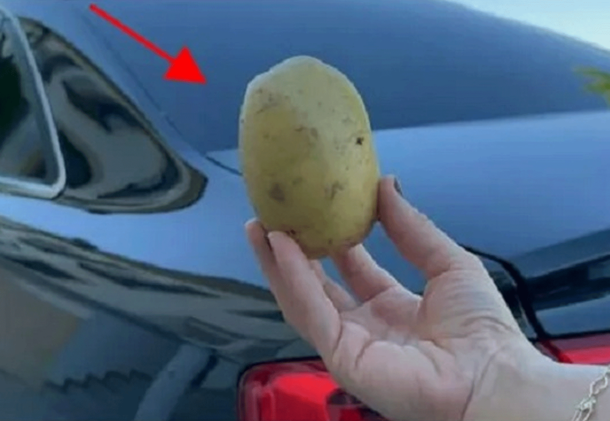 Αυτός είναι ο λόγος που όλοι πρέπει να έχουμε μία πατάτα στο αυτοκίνητο