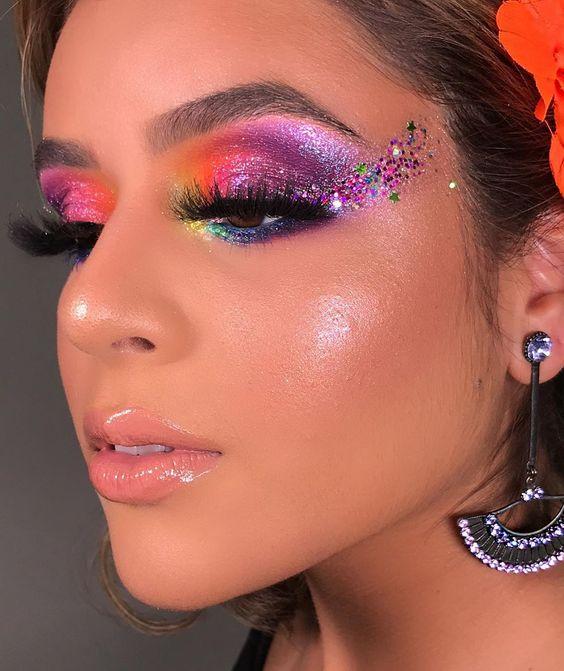 γκλίτερ-σε-χρωματιστό-smokey eye-για-τις-Απόκριες-ιδέες-