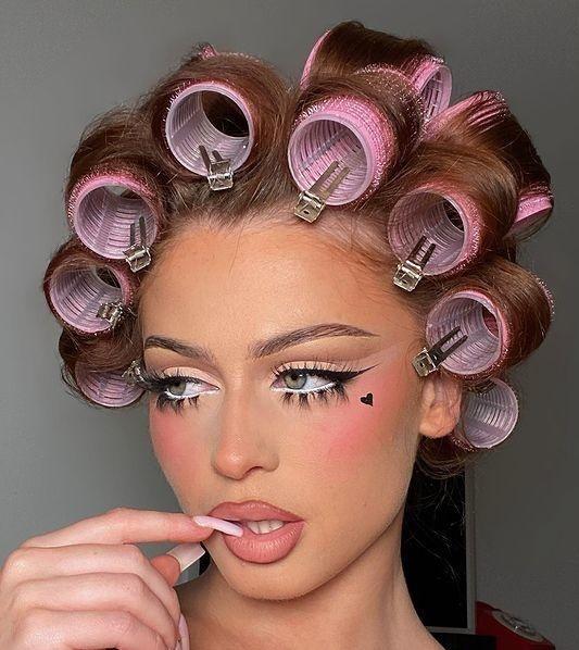 ρόλερ-στα-μαλλιά-για-τις-Απόκριες-ιδέες- ρόλερ-στα-μαλλιά-για-τις-Απόκριες-ιδέες-