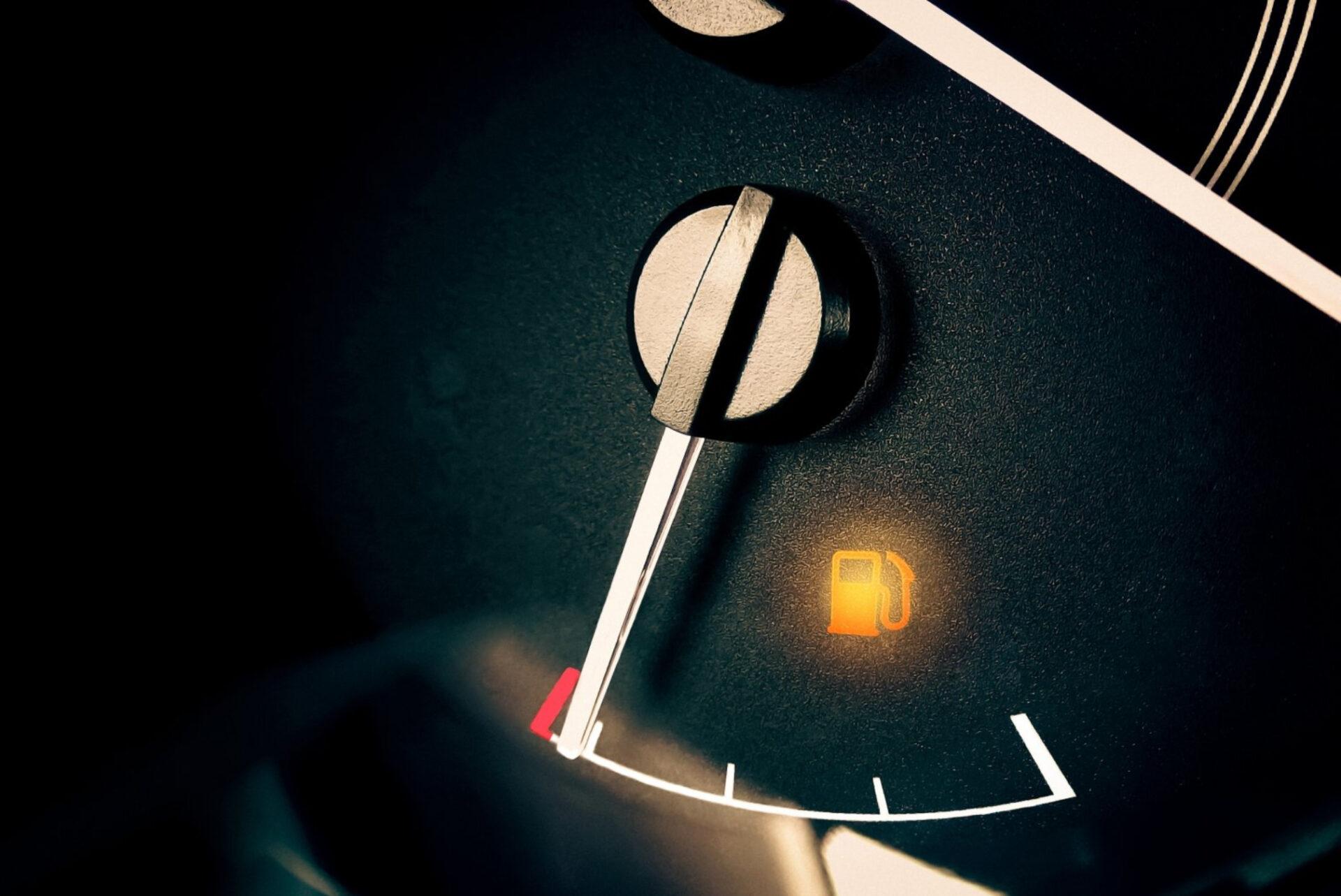 Το κόλπο που συστήνουν οι ειδικοί για να εξοικονομήσετε βενζίνη