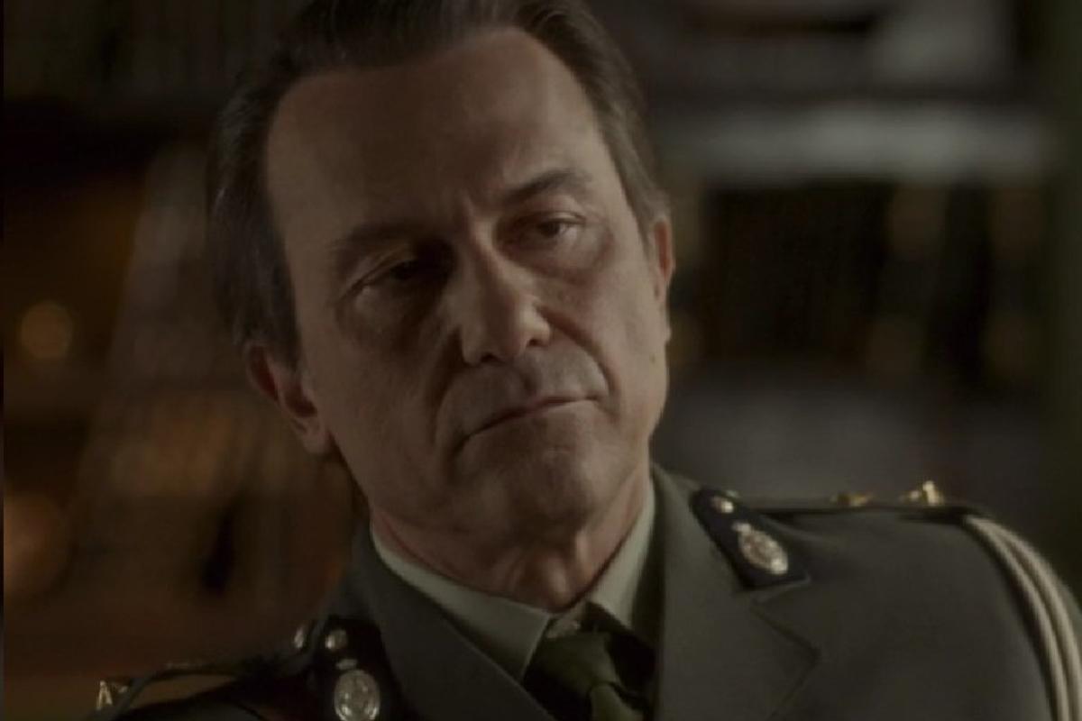 Το Προξενιό της Ιουλίας: Η Κατερίνη απειλεί τον Στασινόπουλο